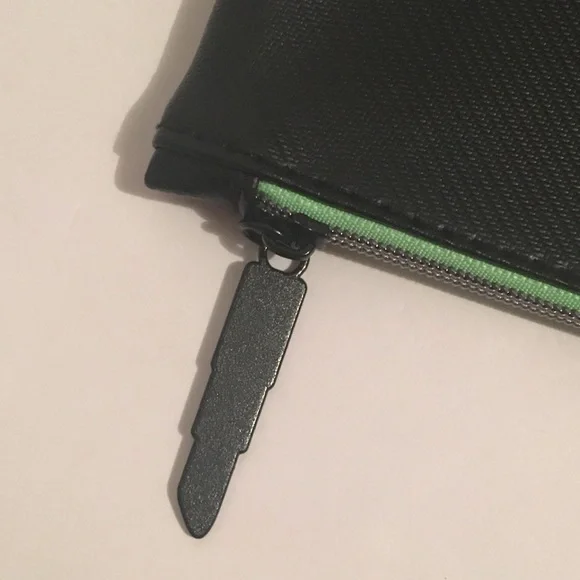 Ipsy October 2021 Glam Bag make-up zipper bag - Picture 5 of 6